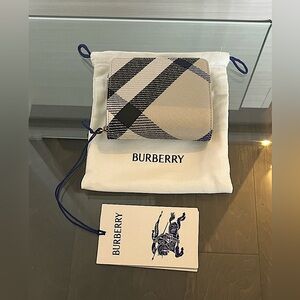Never used Authentic Burberry Wallet zip bifold